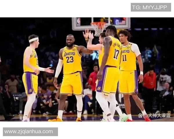 詹姆斯带领湖人取得连胜,压哨绝杀助球队逆转太阳成全队最大功臣 詹姆斯带领湖人取得连胜,压哨绝杀助球队逆转太阳成全队最大功臣